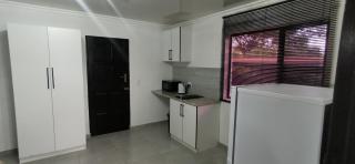 Entire Self-Catering Apartment in Silverfields - Krugersdorp - 9