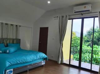 Yellow house - Patong - 2