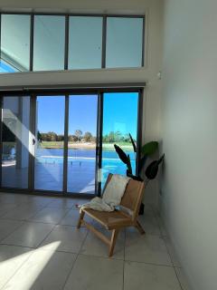 Lakefront Luxury Golf & Beach - Pelican Waters - 2
