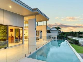 Lakefront Luxury Golf & Beach - Pelican Waters - 0