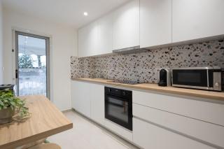 Seaside Elegance Brand New 2BD Luxury Stay - Atene - 3