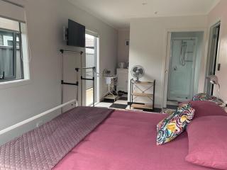 1 bedroom studio with 2 E-bikes for use - Napier - 2