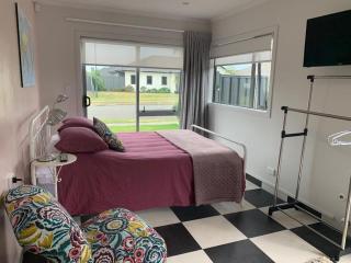 1 bedroom studio with 2 E-bikes for use - Napier - 1