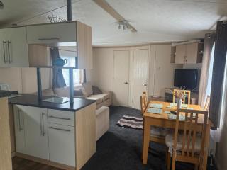 6 Bed Static Carvan Seawick Holiday Park - 0