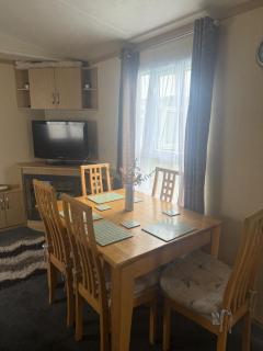 6 Bed Static Carvan Seawick Holiday Park - 9