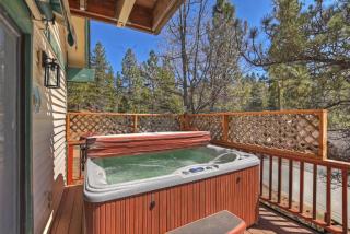 Bear Canyon: Large Cabin, Beautiful Views & HotTub - Big Bear Lake - 1