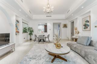 Souk Al Bahar Luxury stays near poolside with Burj Khalifa view by Norbu Holiday Homes - 1