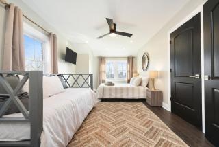 Elegant Home Near PITT, CMU - Sauna & Hot Tub - Park & Walk! - Pittsburgh - 4