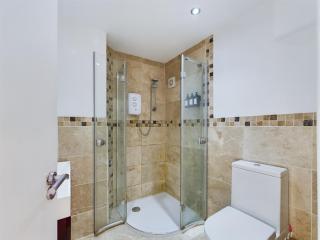 Two Bedroom by Brookland Stays Serviced Accommodation Short Lets Brighton & Hove with Free WiFi - Brighton & Hove - 9