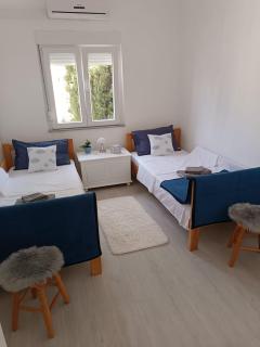 Sunny Family Apartment - Gornji Karin - 9