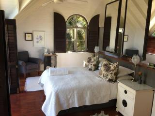 Spacious Villa with pool & solar - Flat Acres - 5