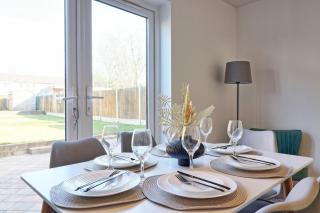 3 Bed, Sleeps 6, Wifi, Free Private Parking - - 4