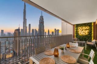 Deluxe 4BR with Patio - Burj Khalifa and Fountains view - 9