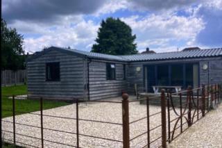 Cottage Retreat- Sleeps 4 Garden Bbq & Pets - 4