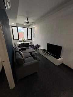 Spacious 4BR Family Suites in George Town - 1