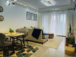 Stylish 2br sunset view pool gym sauna work desk - Nairobi - 0