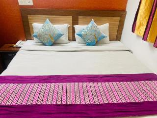 Hotel White Elephant Noida - Noida - 2
