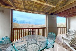 The Cove 5-3 By SDC, Big Deck, Pool, Hot Tub, By Lake , No Stairs - Branson - 2
