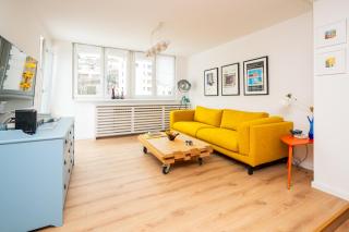 Colorful 3-Bedroom Apartment - Sarajevo - 1