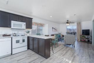 The Cove 5-3 By SDC, Big Deck, Pool, Hot Tub, By Lake , No Stairs - Branson - 9