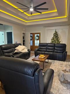 Modern Luxury Getaway Hot Tub NEW Gameroom - 6