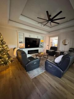 Modern Luxury Getaway Hot Tub NEW Gameroom - 5