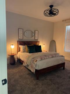 Modern Luxury Getaway Hot Tub NEW Gameroom - 3