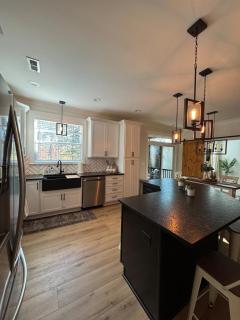 Modern Luxury Getaway Hot Tub NEW Gameroom - 1