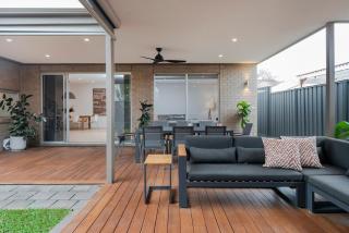 Castle - Pet Friendly, City Fringe, Office, Garage - Prospect - 6