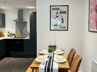 Modern 1-Bed Apartment - Sleeps 4 & Central Links - Birkenhead - 5