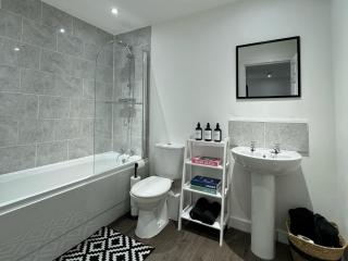 Modern 1-Bed Apartment - Sleeps 4 & Central Links - Birkenhead - 6