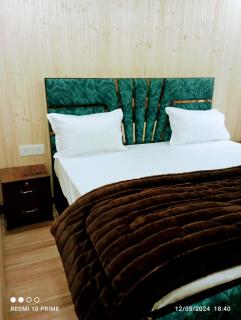 Yamuna pag pinewood hotel and restaurant - Kharsālī - 3