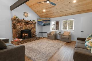 Bear Mountain Chalet w views, Hot Tub, and Games! - Big Bear Lake - 6