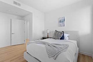 The rose-Spacious 3-Bedroom Retreat in the Heart of Marina del Rey - 2