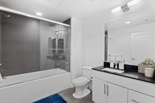 The rose-Spacious 3-Bedroom Retreat in the Heart of Marina del Rey - 5