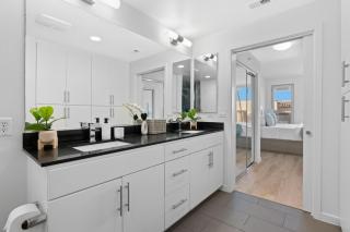 The rose-Spacious 3-Bedroom Retreat in the Heart of Marina del Rey - 1