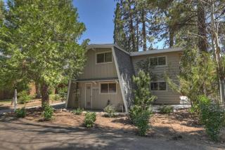Peak Adventures Beautiful 4 BR with Hot Tub - Big Bear Lake - 9