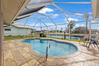Heated Pool, Freshwater Canal, Dock & Bikes - Villa Amara - Roelens - Cape Coral - 0