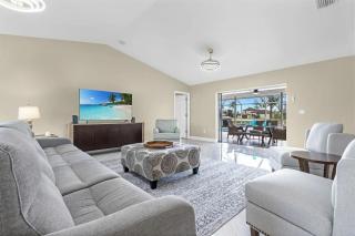 Heated Pool, Freshwater Canal, Dock & Bikes - Villa Amara - Roelens - Cape Coral - 1