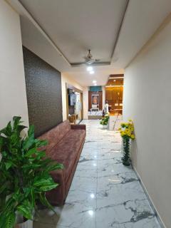 Hotel Royal King - Ahmedabad - 8