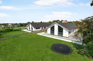 Lovely Holiday Home With Sea View And Activity Room, - 9