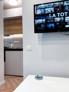 Camden Flat Walk In Shower, Smart Tv, Queen Bed - Cluj-Napoca - 7