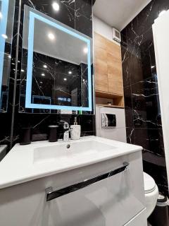 Camden Flat Walk In Shower, Smart Tv, Queen Bed - Cluj-Napoca - 5