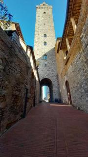 Casa nella Corte nel Centro di San Gimignano con balcone panoramico wifi e garage auto privato - San Gimignano - 3
