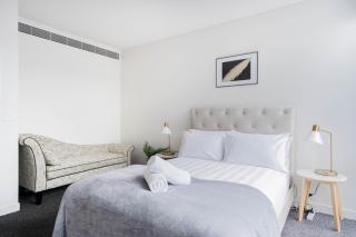 New Modern Design 3B2B House with Parking near Toorak - 7