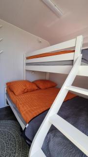 City Farmer Farmyard Stays, Sleep Easy, Stay Rural, Explore Amsterdam - Amsterdam - 8