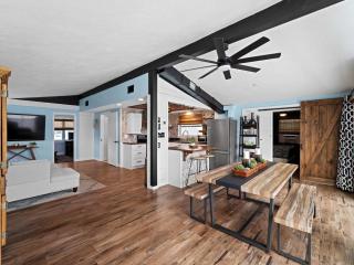 Relaxing modest bungalow- Mins to Beach - Pool - Yard - Englewood - 4