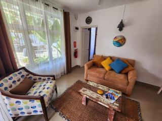 TRR4 Apt near Beach with Fine Cuisine & Pool - 4