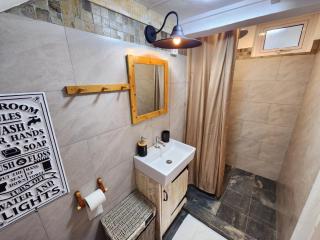 TRR4 Apt near Beach with Fine Cuisine & Pool - 1