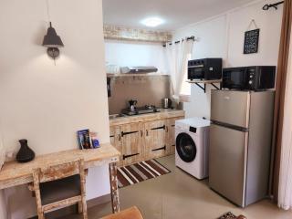 TRR4 Apt near Beach with Fine Cuisine & Pool - 5